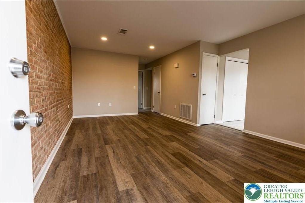 4074 Winfield Ter - Photo 3 of 21