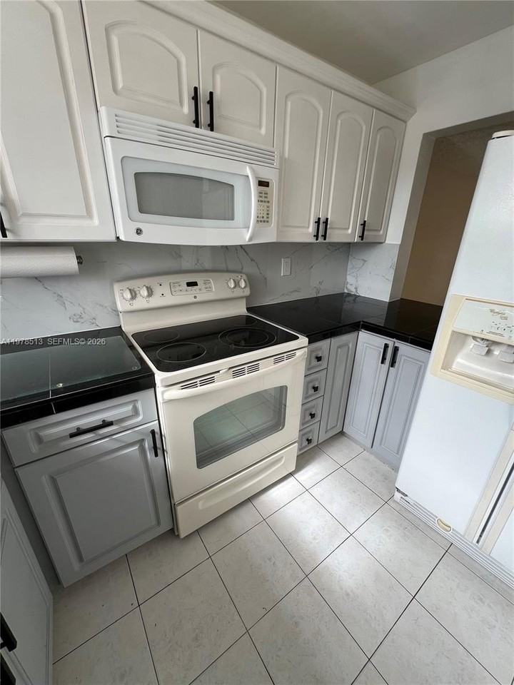 1165 W 38th Ter #35 - Photo 7 of 26