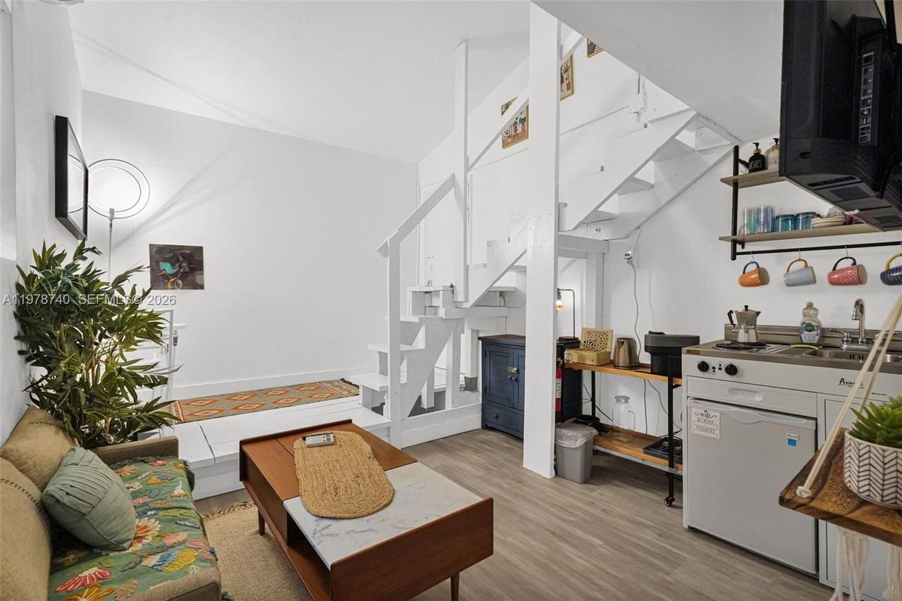 274 Nw 43rd St #NA - Photo 4 of 50