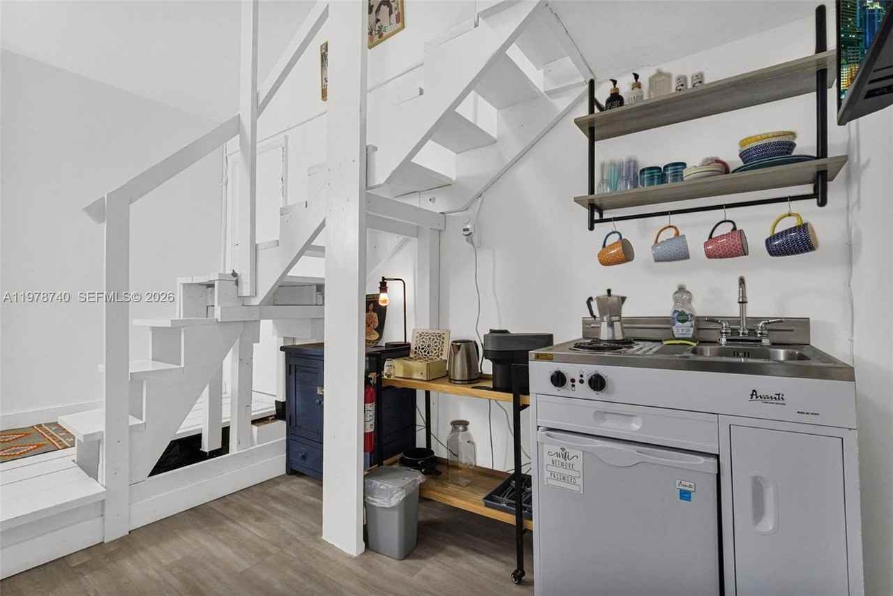 274 Nw 43rd St #NA - Photo 7 of 50