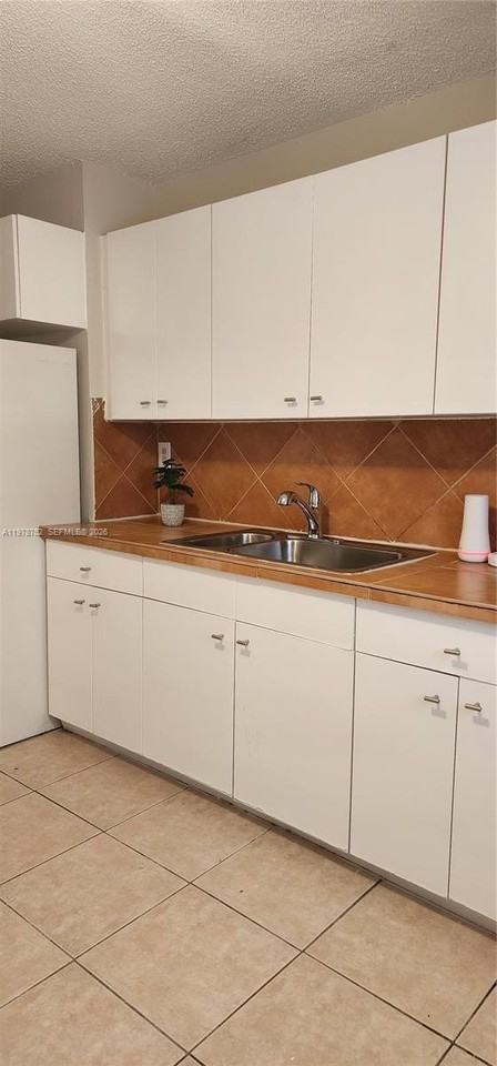 1631 Sw 44th Ave #1-3 - Photo 2 of 7