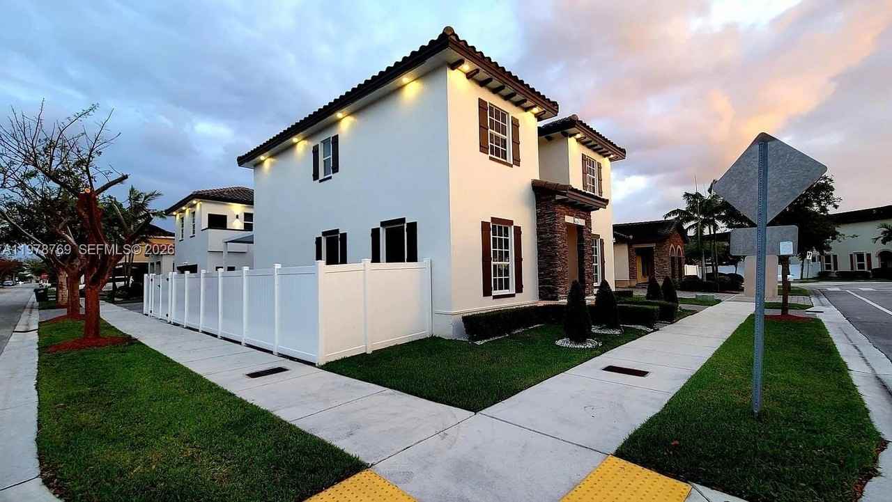 17070 Sw 91st St - Photo 2 of 50