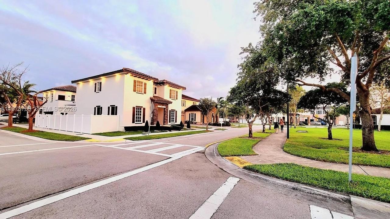 17070 Sw 91st St - Photo 4 of 50