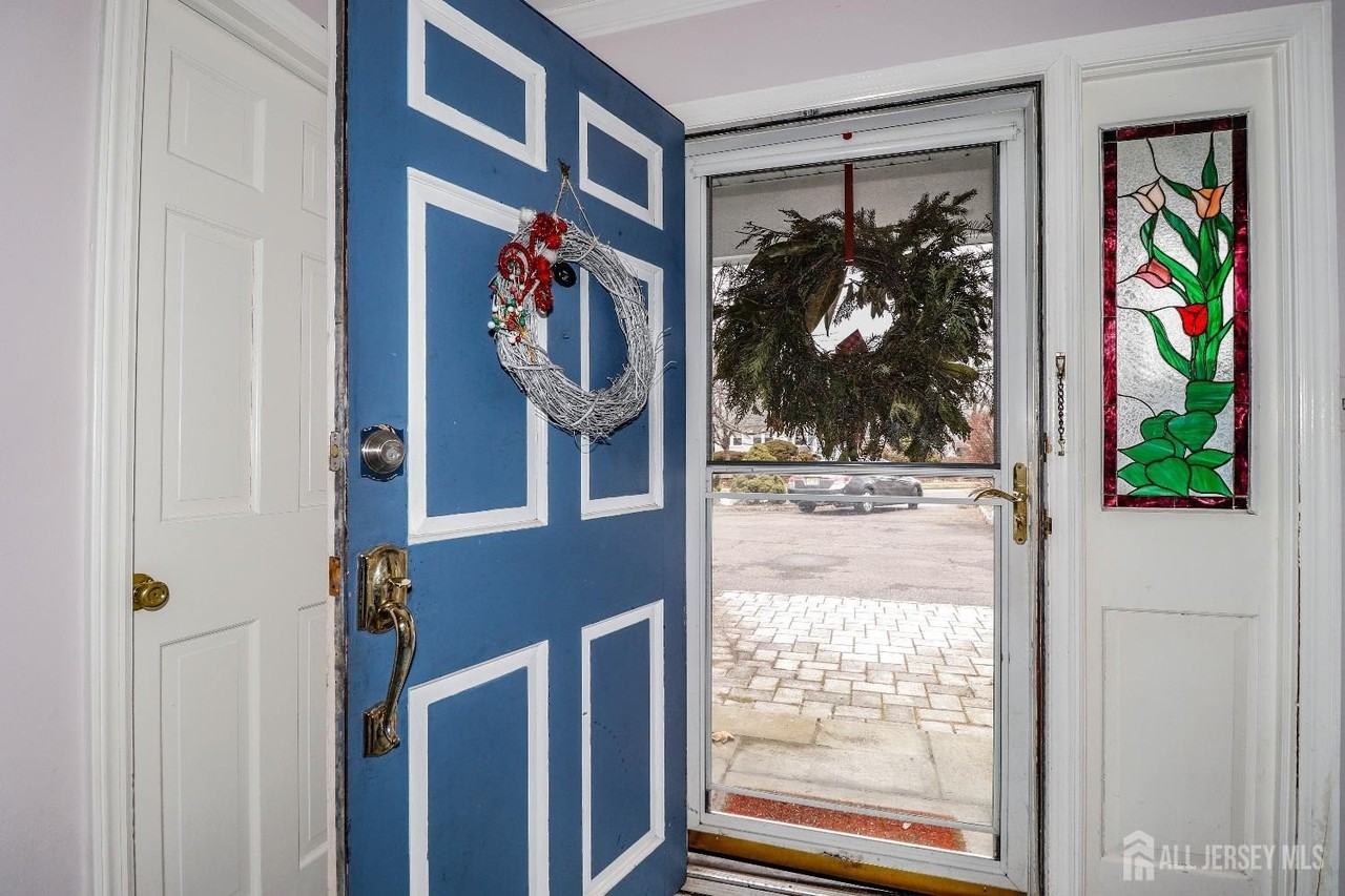 71 Woodbridge Ave - Photo 4 of 42