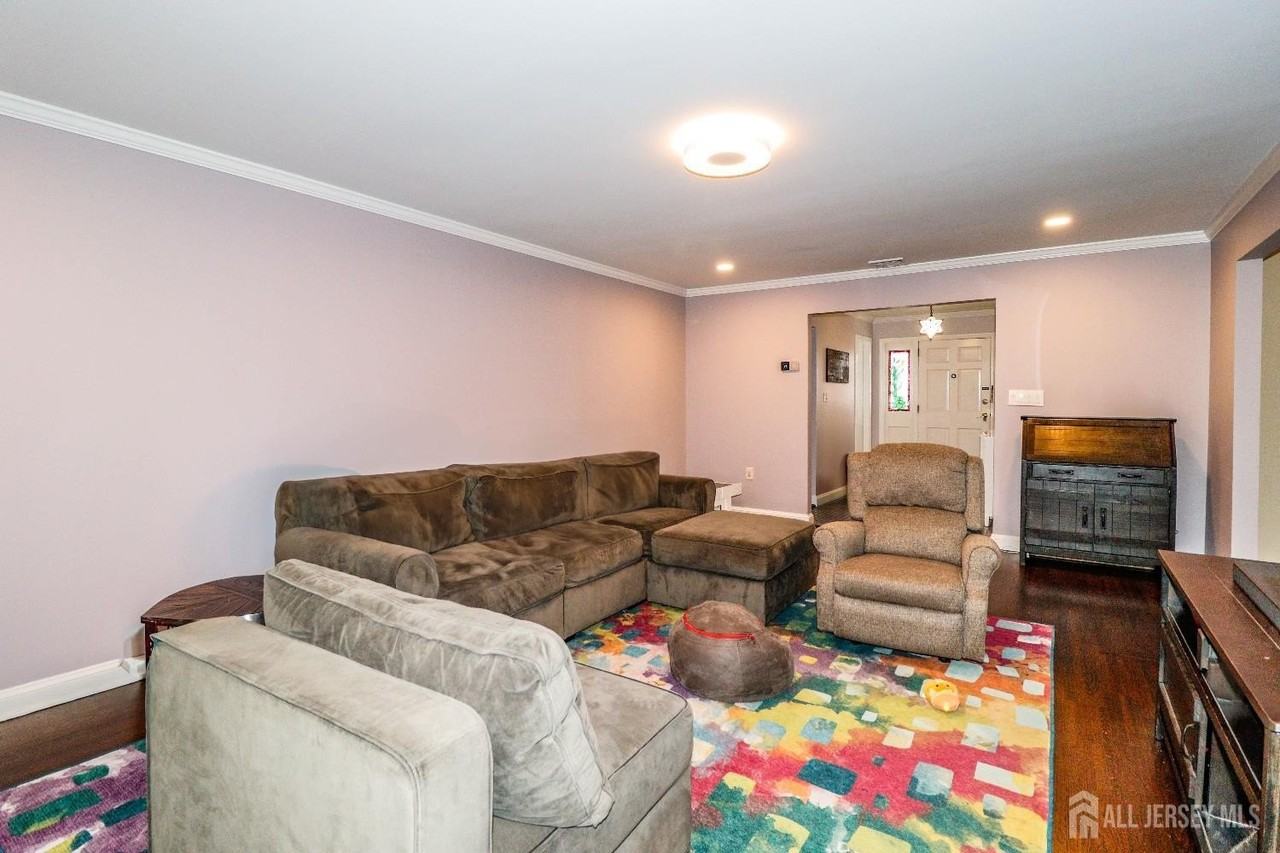 71 Woodbridge Ave - Photo 7 of 42