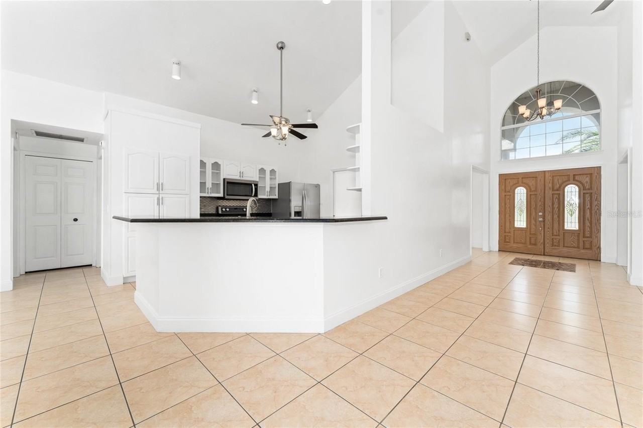 8101 Canyon Lake Cir - Photo 3 of 27