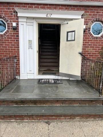 639 Wellwood Ave Unit B6 - Photo 6 of 12