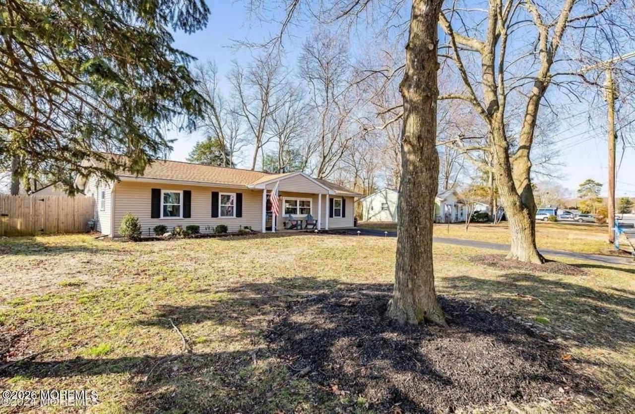 209 Sinclair Avenue - Photo 2 of 18