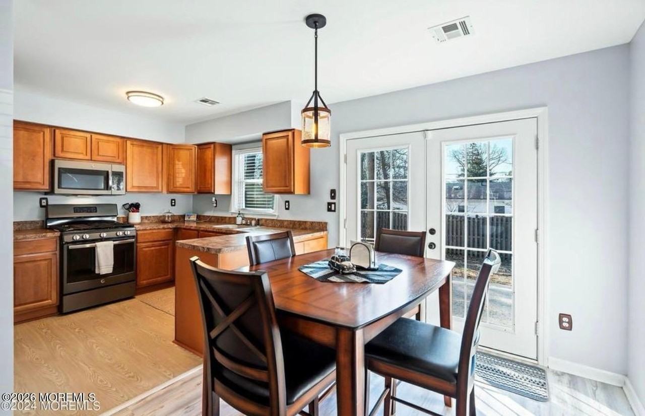 209 Sinclair Avenue - Photo 3 of 18