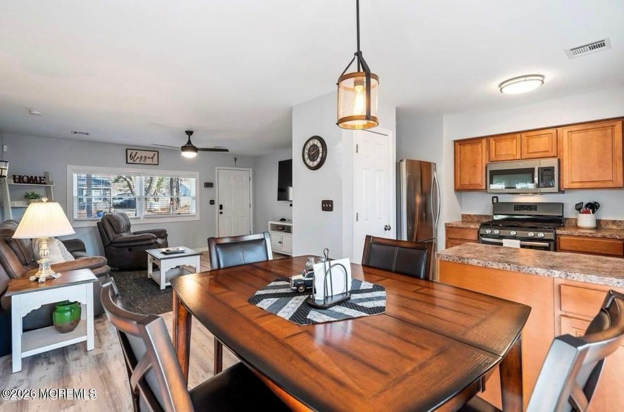 209 Sinclair Avenue - Photo 4 of 18