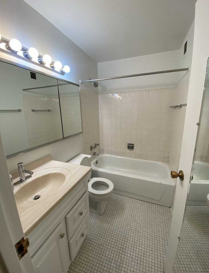 1636 N Wells St Apt 602 - Photo 3 of 11