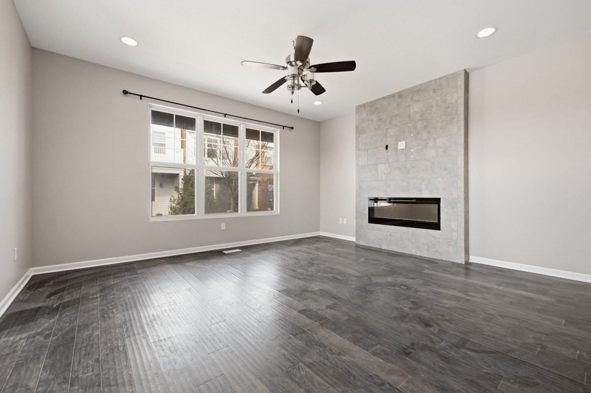 901 Times Square Dr - Photo 4 of 28