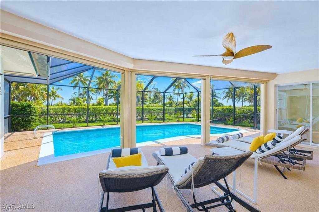 2125 Marina Dr - Photo 4 of 35