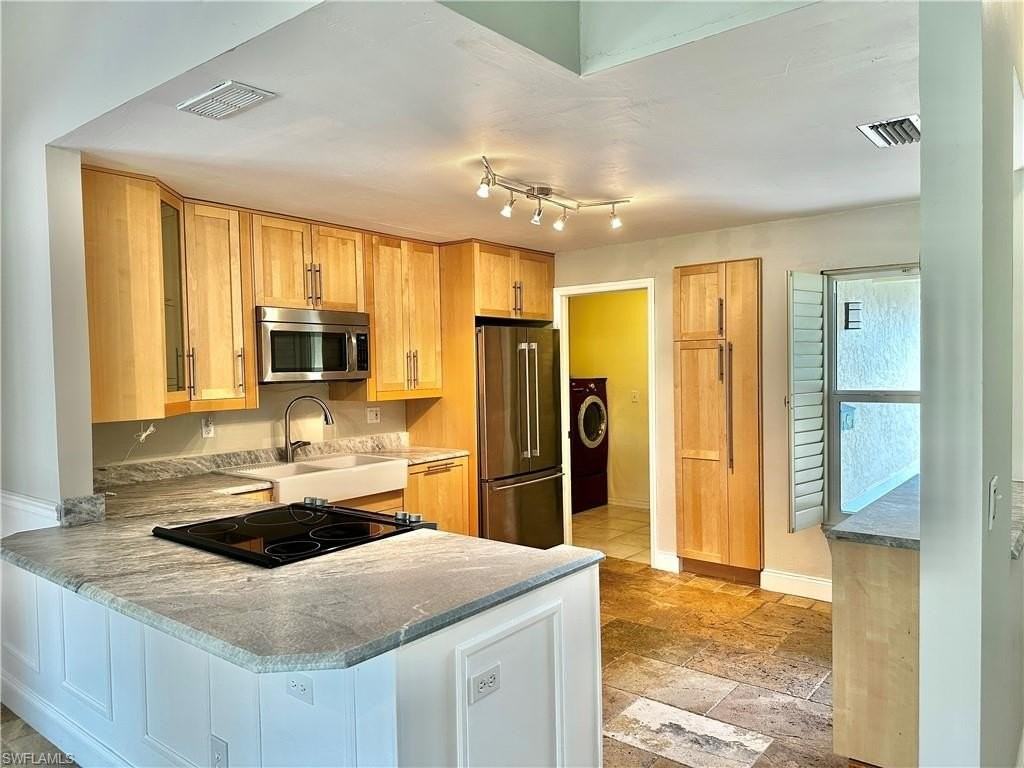 11791 Bradley Ct - Photo 4 of 32