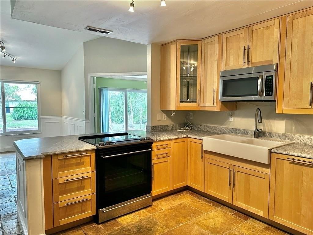 11791 Bradley Ct - Photo 5 of 32