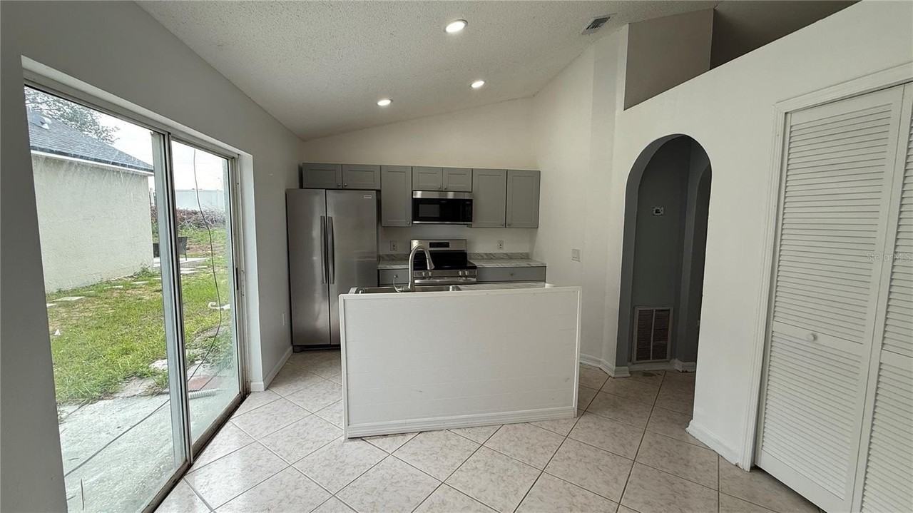 1924 Shoal Ct - Photo 3 of 13