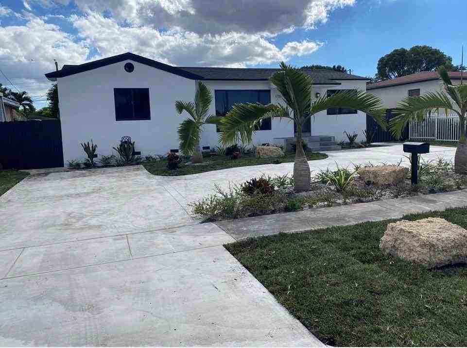 170 W 58th St - Photo 3 of 22