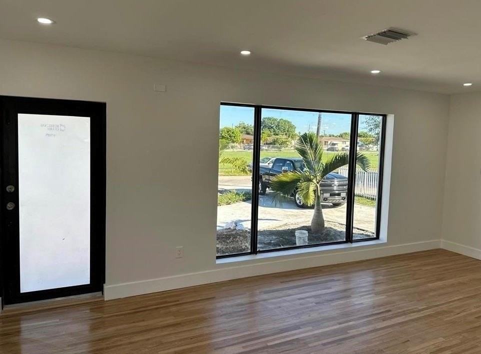 170 W 58th St - Photo 4 of 22