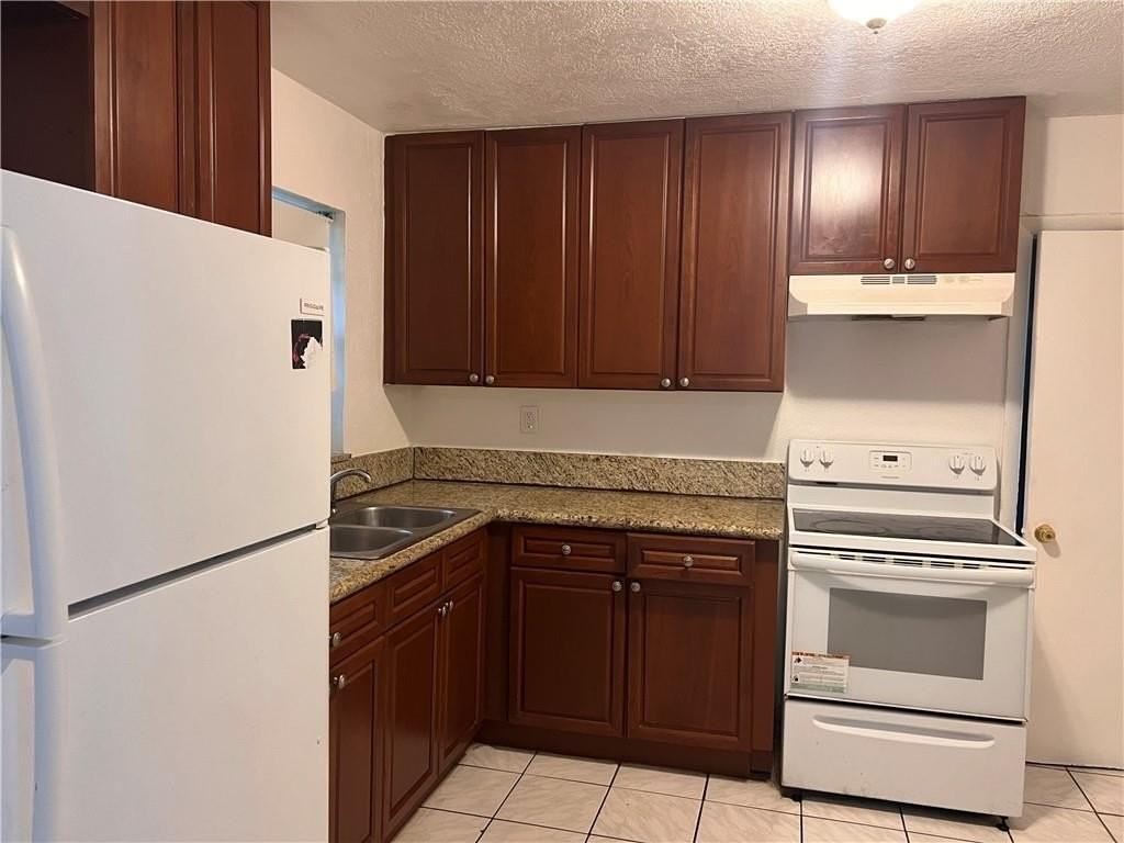 5201 Sw 19th St - Photo 3 of 12