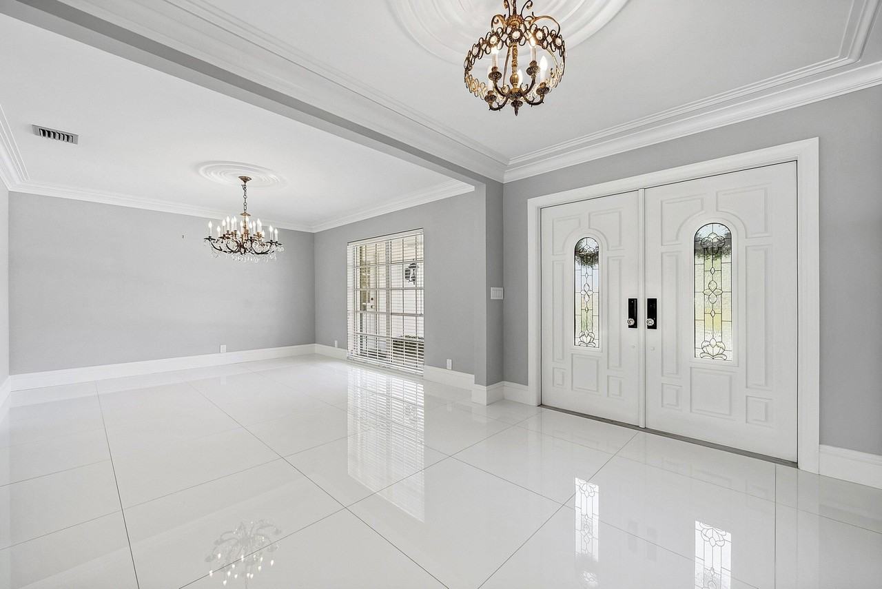 417 N Country Club Dr - Photo 5 of 50