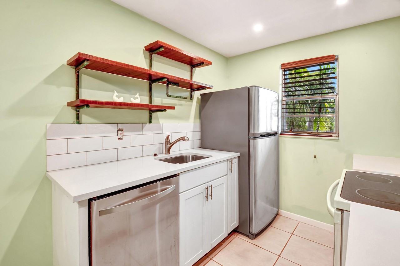 205 Ne 3rd St #208 - Photo 5 of 12