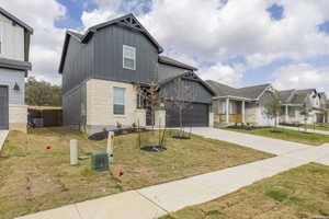 featured image of 121 Country Elm Ln