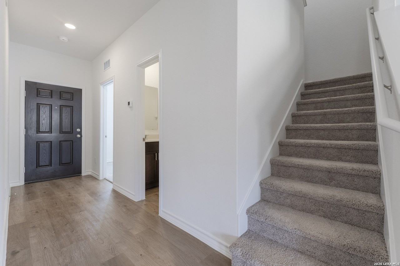 121 Country Elm Ln - Photo 3 of 24