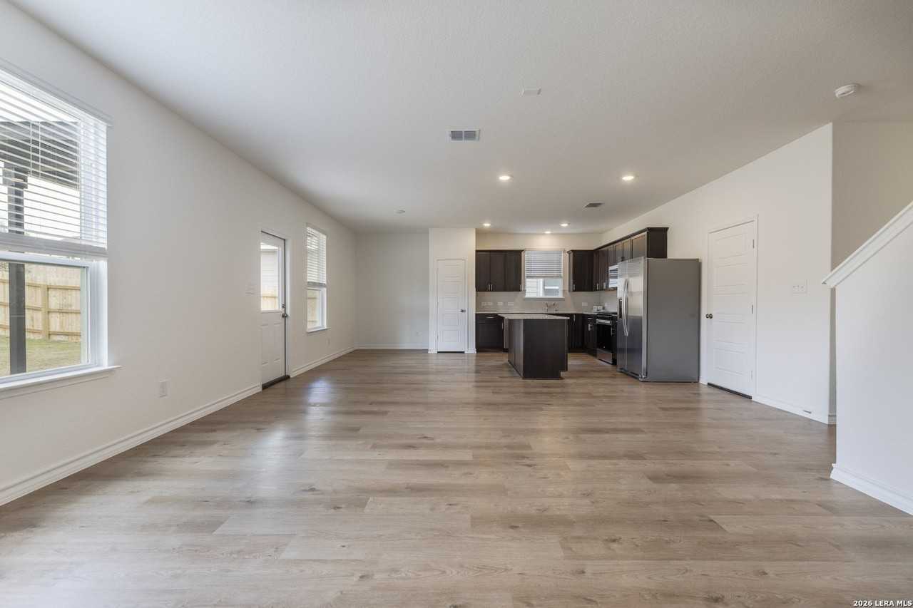 121 Country Elm Ln - Photo 4 of 24