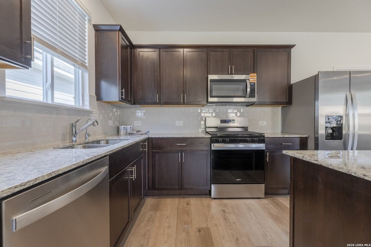 121 Country Elm Ln - Photo 6 of 24