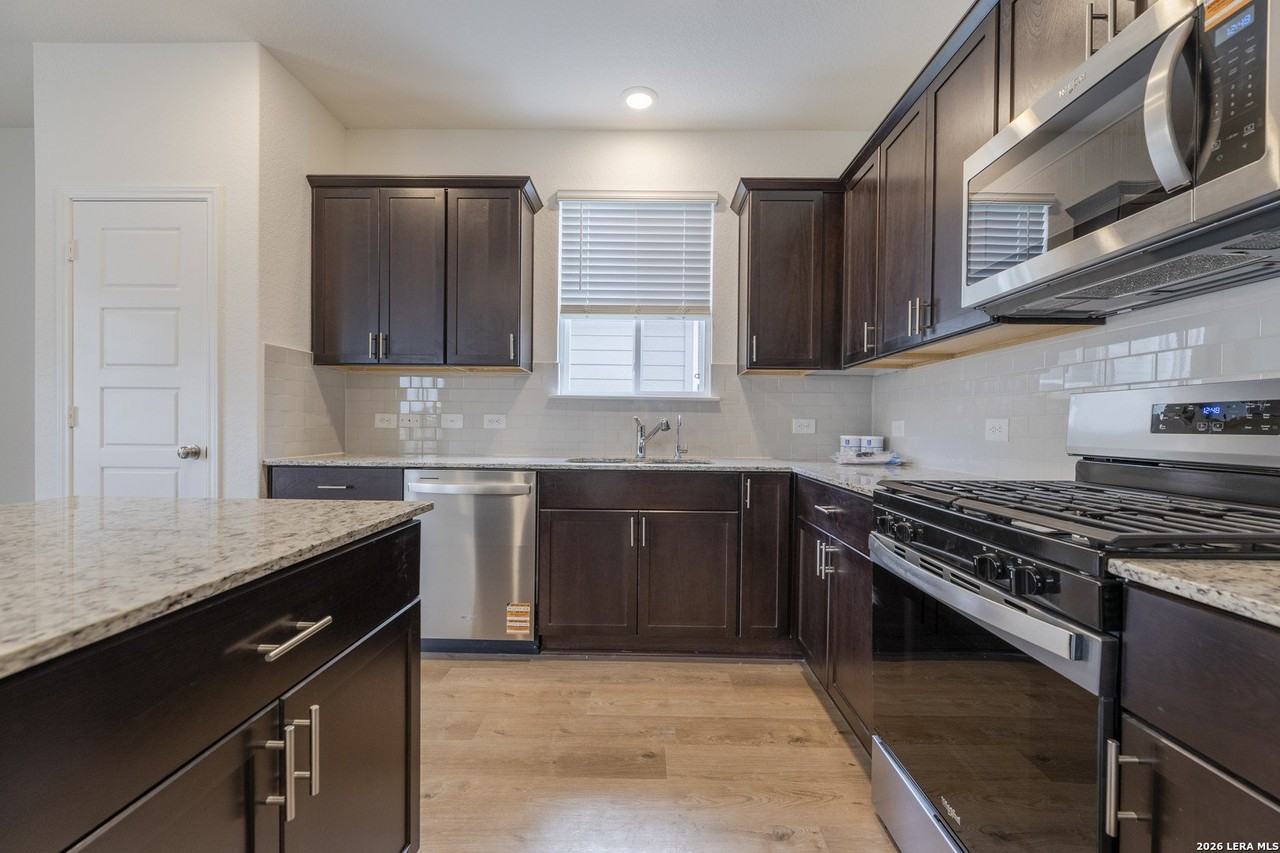 121 Country Elm Ln - Photo 7 of 24