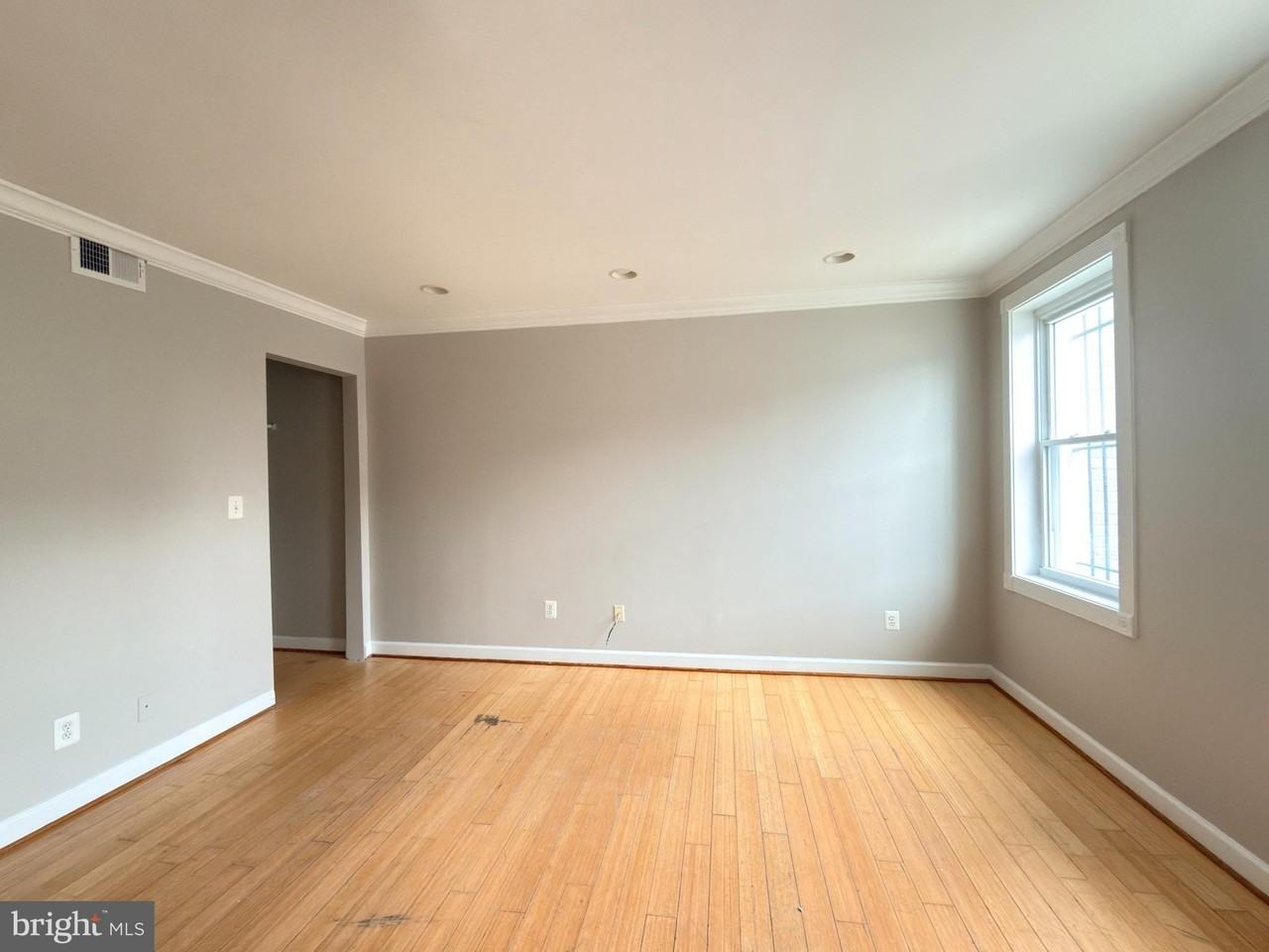 1246 Queen St Ne Apt 2 - Photo 2 of 23