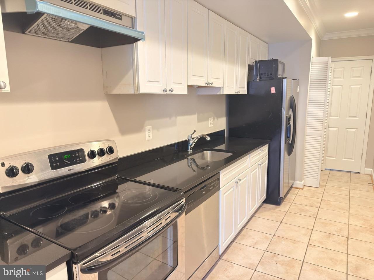 1246 Queen St Ne Apt 2 - Photo 4 of 23