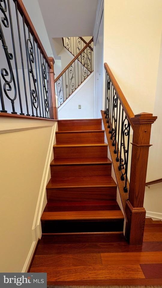 33 Badger Gate Ct - Photo 3 of 47