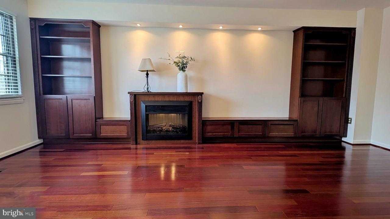 33 Badger Gate Ct - Photo 4 of 47