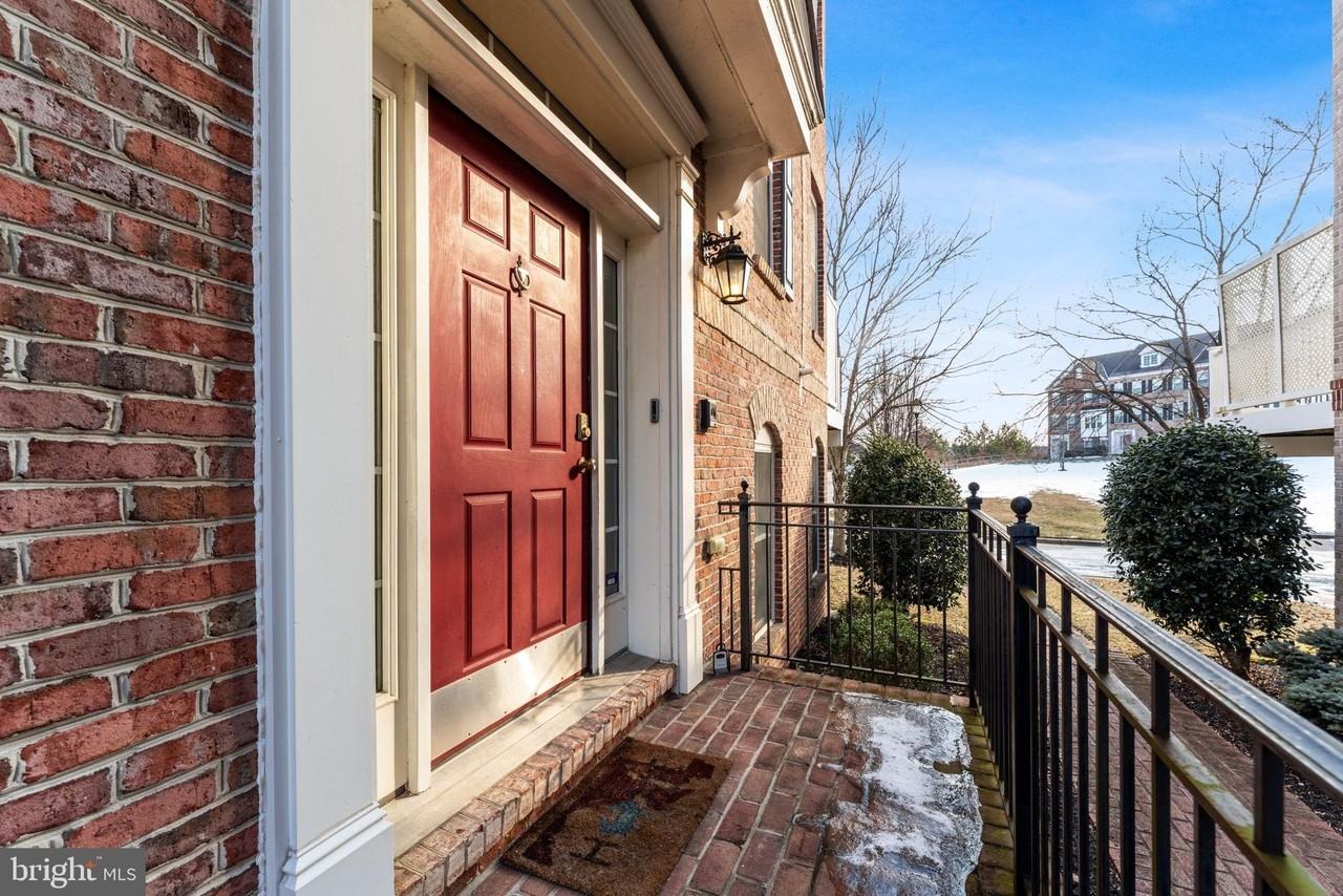 2804 Moores Plains Blvd - Photo 3 of 36