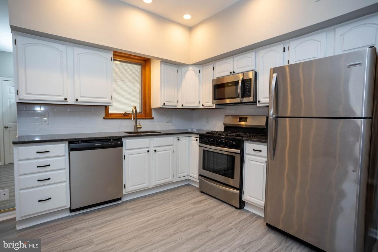 2332 S 21st St #2ndFL - Photo 6 of 17