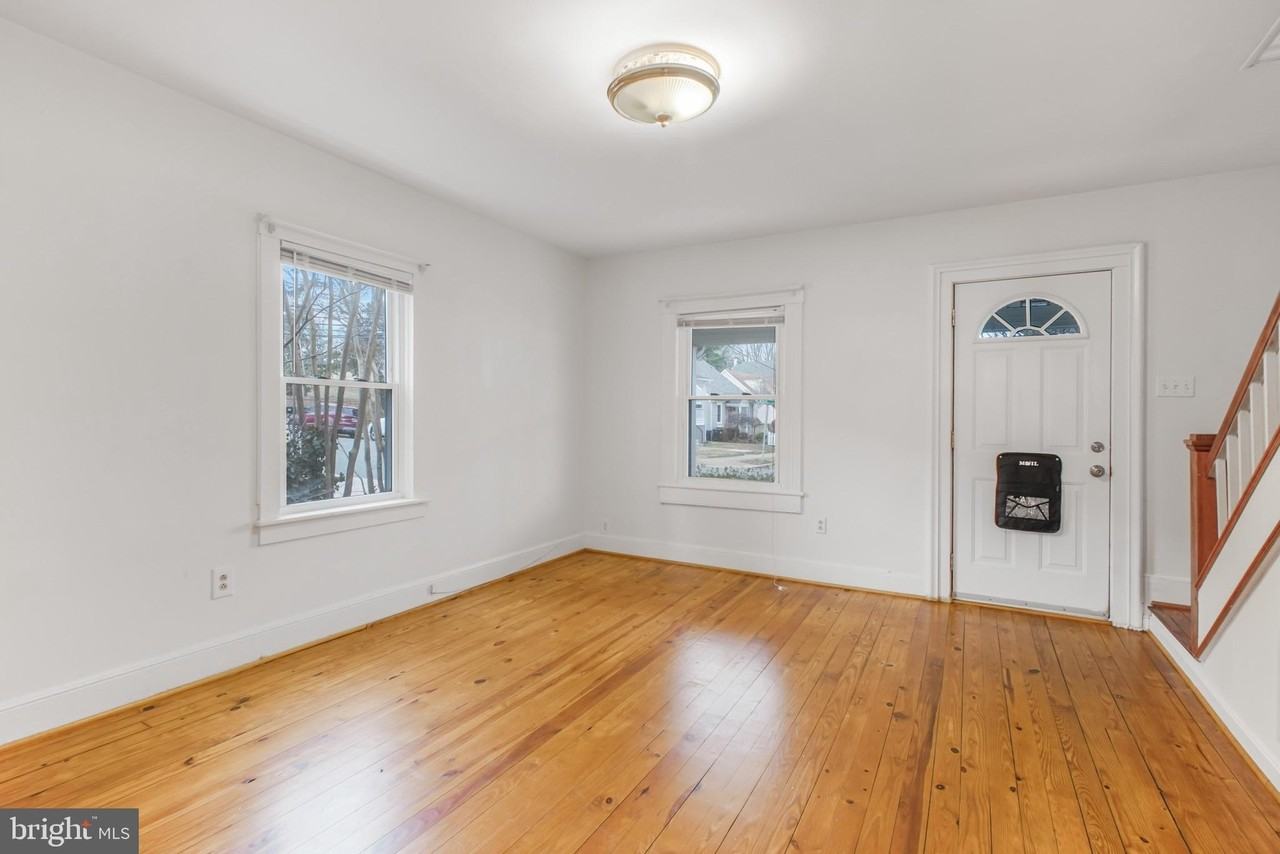 918 Mercer St - Photo 4 of 21