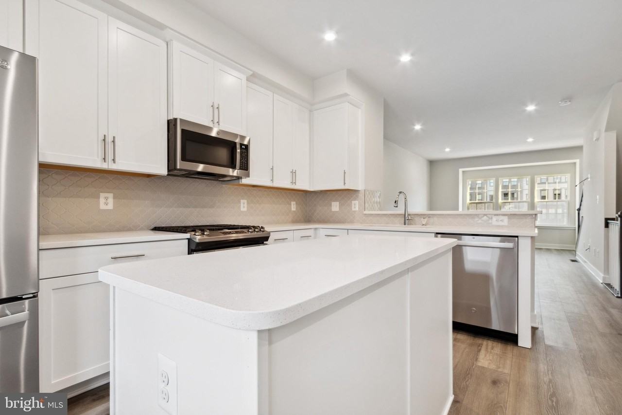 14040 Sunrise Valley Dr - Photo 7 of 25