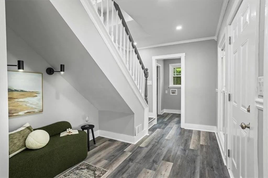 724 Cowan Rd Se - Photo 5 of 15