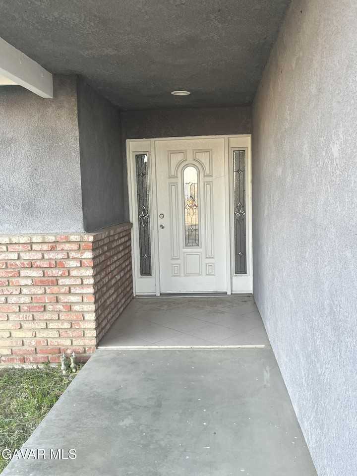 8512 Tamarack Ave - Photo 2 of 13