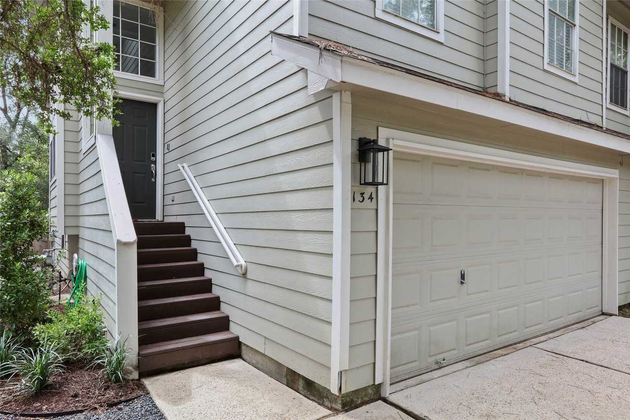 134 S Walden Elms Cir - Photo 5 of 34