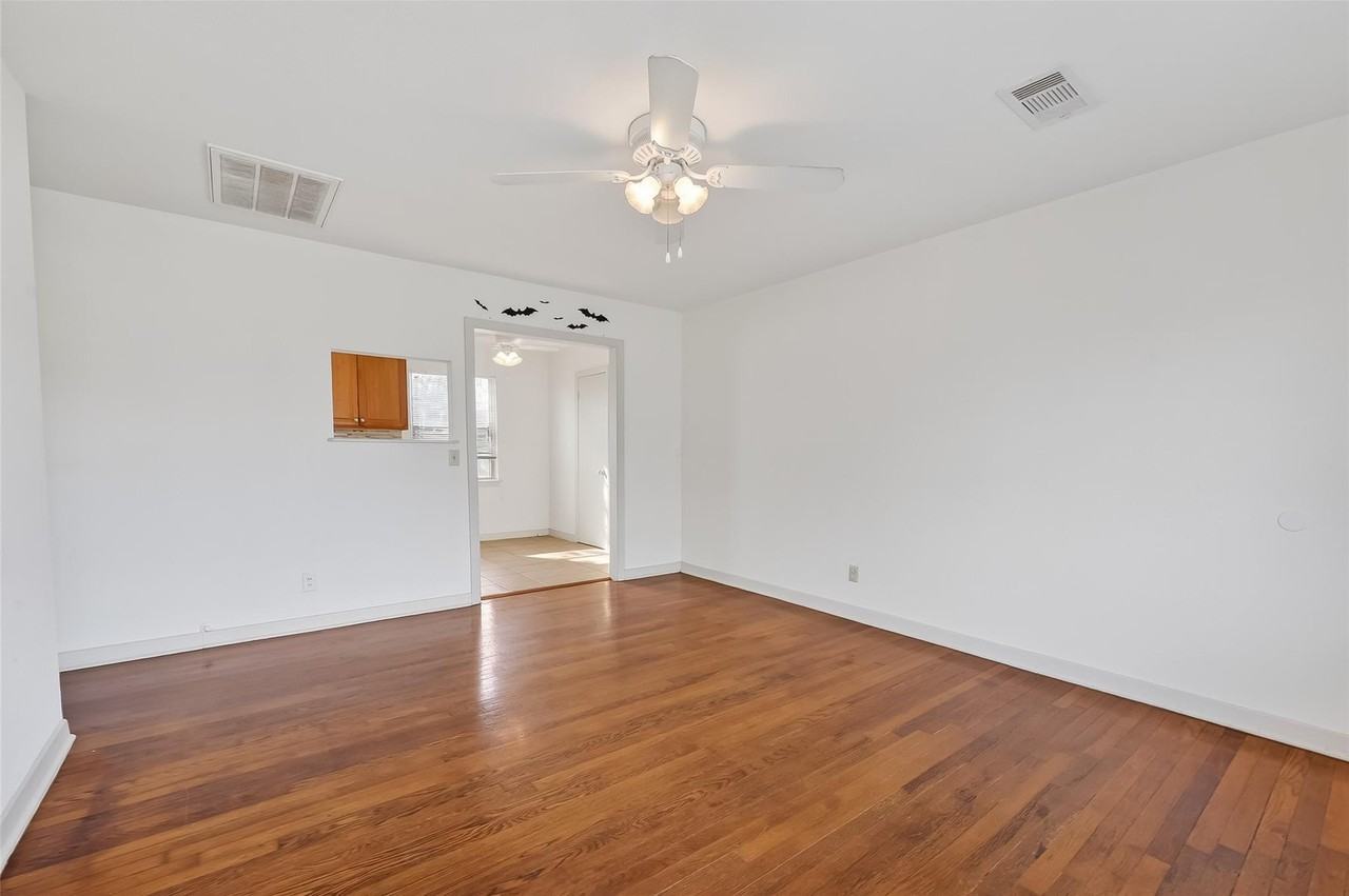 2007 Antoine Dr - Photo 7 of 26