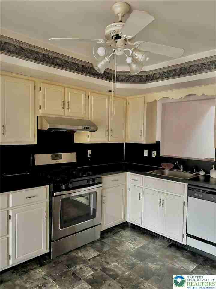 2742 Tamlynn Ln - Photo 2 of 7