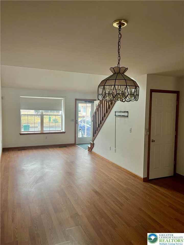 2742 Tamlynn Ln - Photo 3 of 7