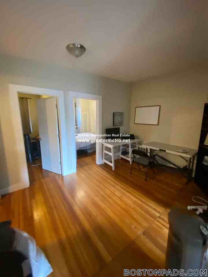 435 Hanover St #4D - Photo 2 of 8