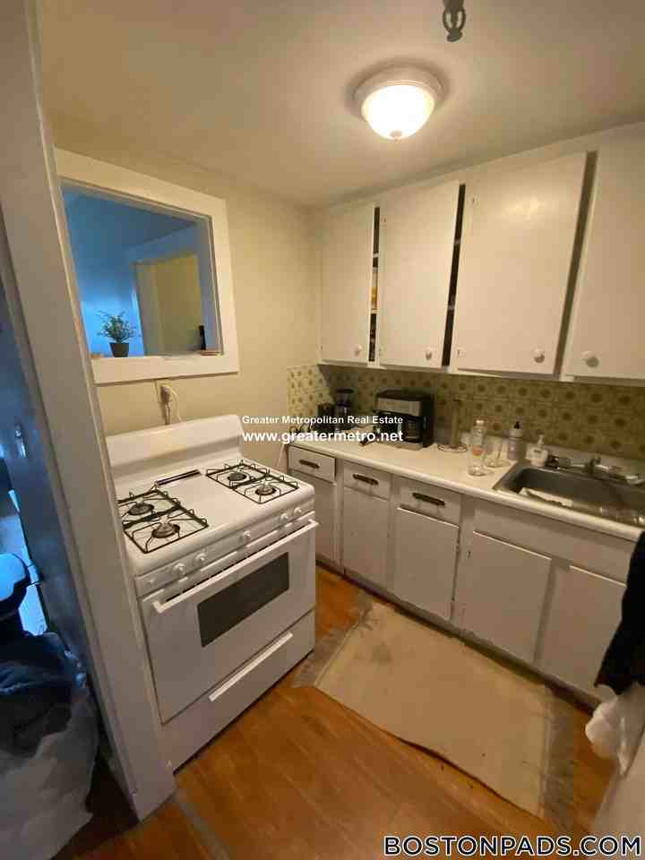435 Hanover St #4D - Photo 3 of 8