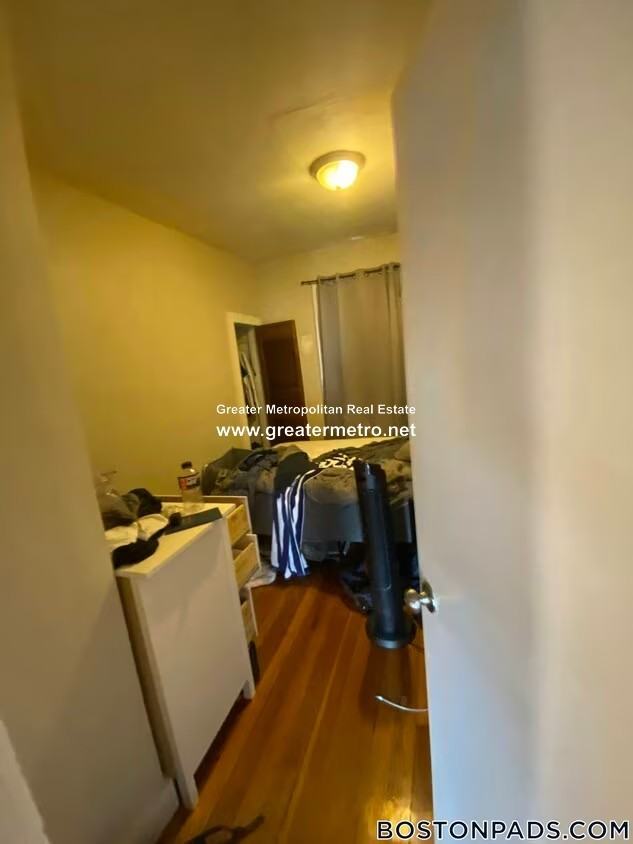 435 Hanover St #4D - Photo 4 of 8