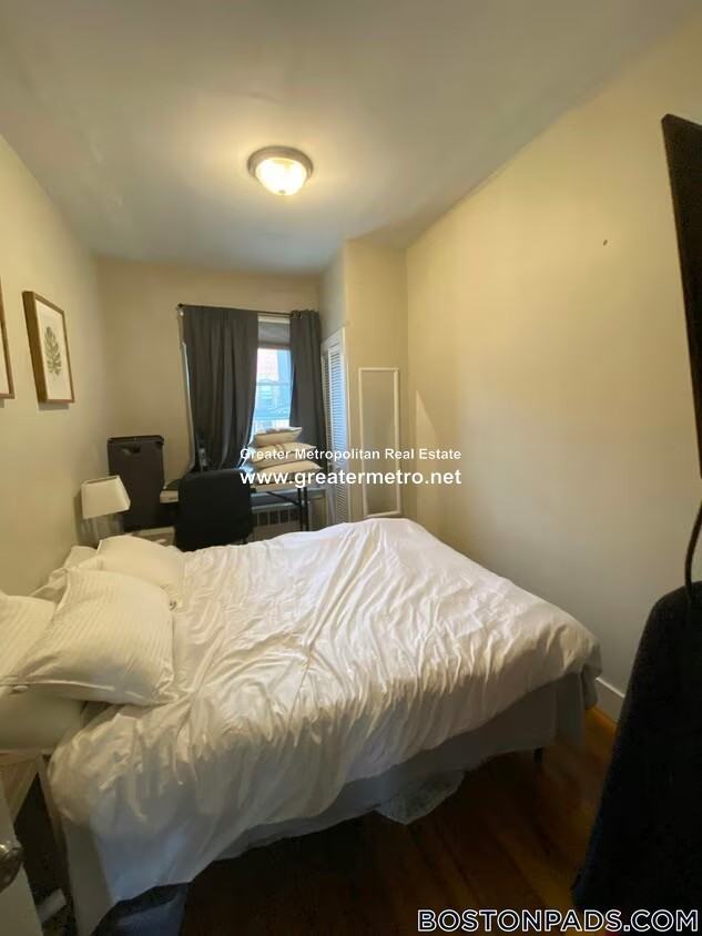 435 Hanover St #4D - Photo 5 of 8