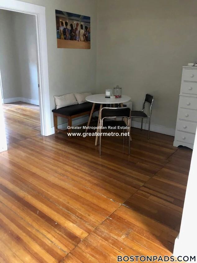 435 Hanover St #4D - Photo 6 of 8