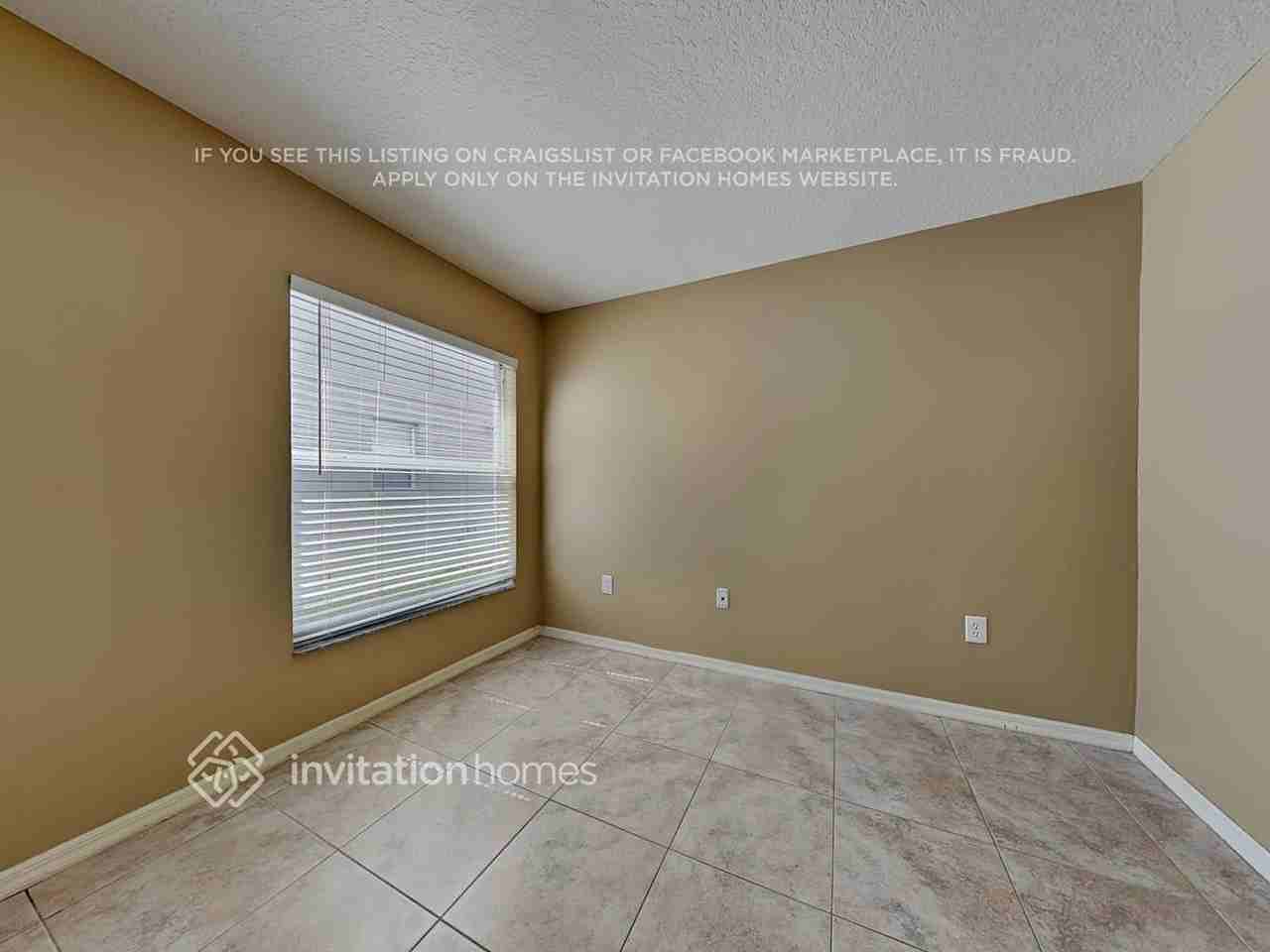 25830 Bloomsbury Ct - Photo 3 of 20